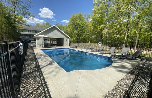 East Stroudsburg Casa | Aislado y espacioso en 10 acres