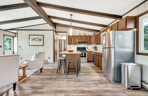 Danbury Cabina | Private Hideaway But Close to Everything in Webb Lake