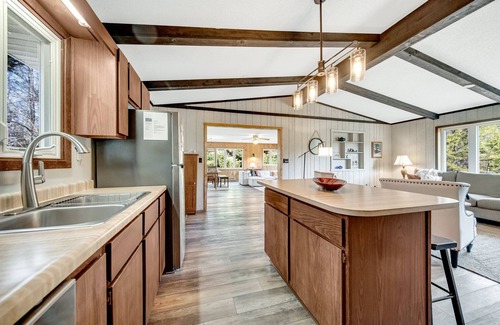 Danbury Cabina | Private Hideaway But Close to Everything in Webb Lake
