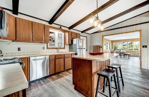 Danbury Cabina | Private Hideaway But Close to Everything in Webb Lake