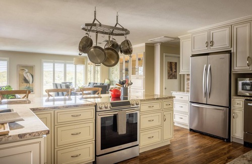 Canyon Lake Villa | High-End Resort. Your Crew Only. Saltwater Pool+HotTub, GameRoom, 1-Story, 5BATH
