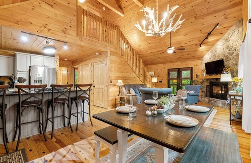 Morganton Cabina | Private Hiking Trail, Full Game Rm, Great Location