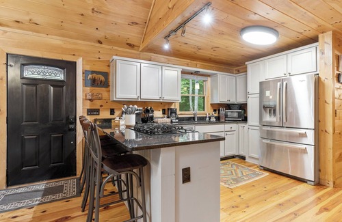 Morganton Cabina | Private Hiking Trail, Full Game Rm, Great Location
