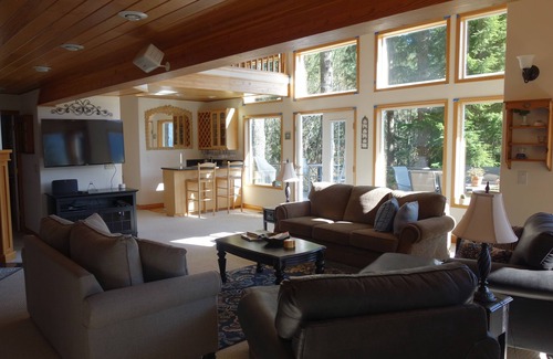 Welches Cabina | Private Hilltop Escape. Firepit, BBQ, Sunset, Sauna, Office