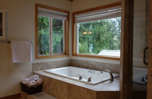 Welches Cabina | Private Hilltop Escape. Firepit, BBQ, Sunset, Sauna, Office
