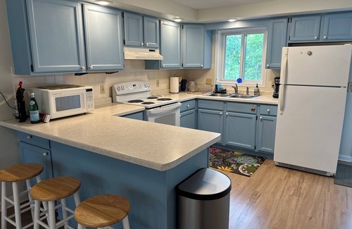 Iowa City Casa | Private Hilltop Country 3-Bedroom Home