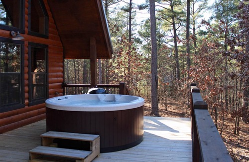 Broken Bow Cabina | Luna de miel cabina de lujo El 2 acres con aislamiento completo y bañera profunda
