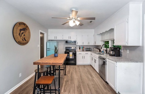 Guntersville Casa | Private Hilltop Retreat on Cozy 1+ Acres with Boat Parking