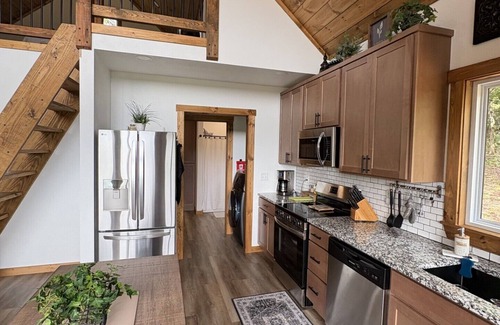 Harrison Cabina | New Scenic Cabin Getaway - Spotless, Peaceful & Perfectly Located for Adventure