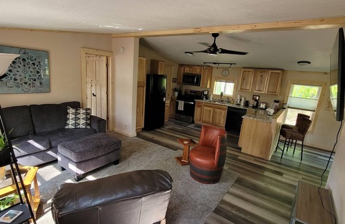 Adams Casa | Private Home,1+acre,nearWIDells,on small lake,private pier,FREE FIREWOOD,firepit