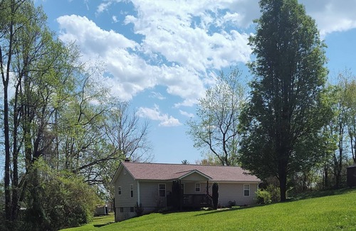 Fletcher Casa | Private home convenient to everything WNC Ag Cntr,Airprt,Sierra Nevada,DT&more