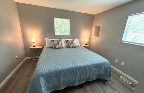 Royal Manor Casa | Private Home - Entire House - Ranch - Hot Tub - Pets Welcome - 2 King Beds - Kids Welcome - Fenced Yard - Free Wifi - Quiet Neighborhood