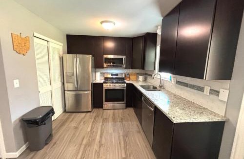 Royal Manor Casa | Private Home - Entire House - Ranch - Hot Tub - Pets Welcome - 2 King Beds - Kids Welcome - Fenced Yard - Free Wifi - Quiet Neighborhood