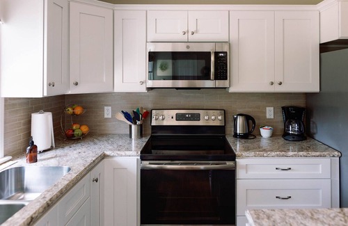 Washington Boro Casa | Private home has WIFI, Fireplace, Fire pit, Full Kitchen, 4 mile from Lancaster!