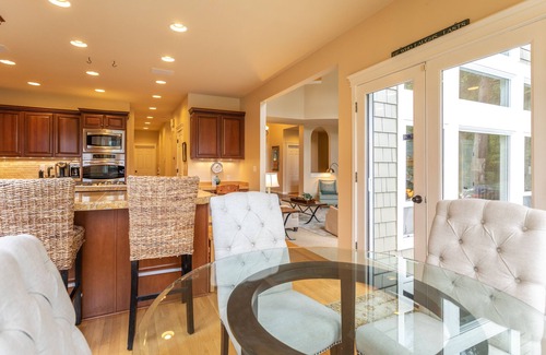 Leota Casa | Private Home in Wine Country, Quiet, Close to Amenities, on the Lake!