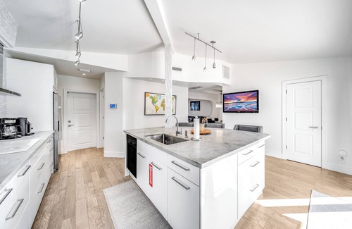 Coral Ridge Casa | Private Home! Large Backyard+Close 2 Beach+ Shops!