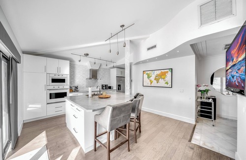 Coral Ridge Casa | Private Home! Large Backyard+Close 2 Beach+ Shops!