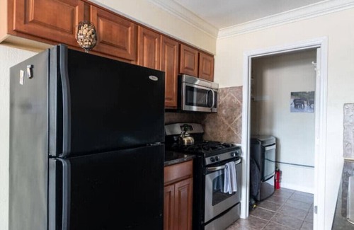 Holly Casa | Private Home Near Downtown, Lake, Trails, and Venues in Trendy East Austin.