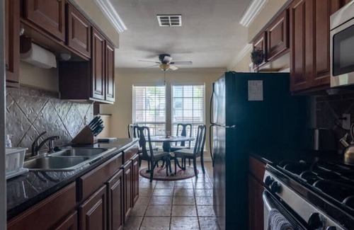 Holly Casa | Private Home Near Downtown, Lake, Trails, and Venues in Trendy East Austin.