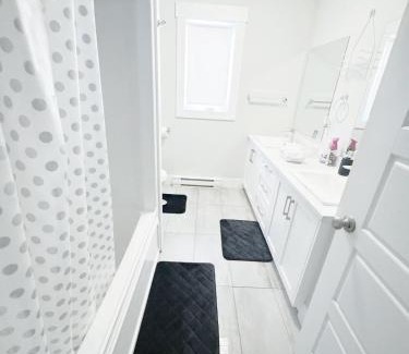 Moncton Casa | Private Home Near Moncton Hospital&Downtown