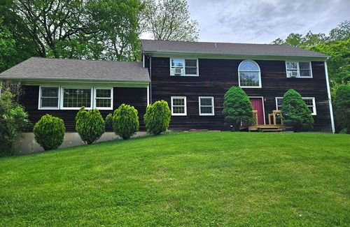 Sherman Casa | Private home next to Candlewood lake and Candlelight farms inn