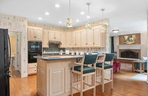 Raleigh Casa | NW Raleigh Executive Home