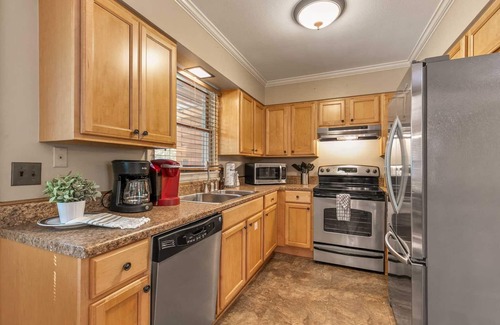 Branson Theater District Cabina | Cabaña privada en el bosque! Un sinfín de comodidades, espaciosas, 5 habitaciones