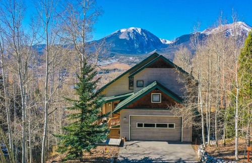 Hamilton Creek Casa | Private Home Perfect for Families - Amazing Mountain Views and Hot Tub! Close to Shops and Dining