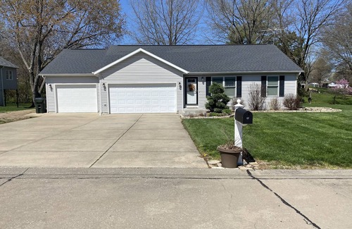 Red Bud Casa | Private Home, quiet neighborhood, So. IL, close to St. Louis