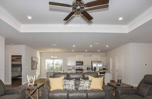 Foley Casa | Private Home, Quiet Neighborhood, Ten minutes to Beach