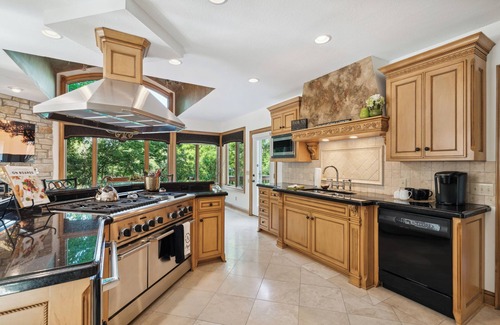 Jordan Casa | Private Home Retreat - Family-friendly, Spacious Getaway, Close to Attractions