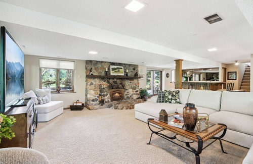Jordan Casa | Private Home Retreat - Family-friendly, Spacious Getaway, Close to Attractions