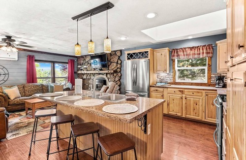 Jenkins Casa | Private Home - Open Juy 5 - Free Slip! Bring Your Boat, Pool, and Amazing Views
