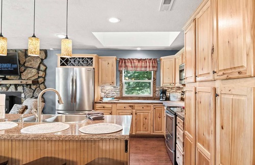 Jenkins Casa | Private Home - Open Juy 5 - Free Slip! Bring Your Boat, Pool, and Amazing Views