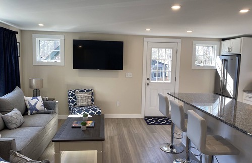 Narragansett Casa | Private home, short walk to Harbour Island beach! Central A/C, family friendly!