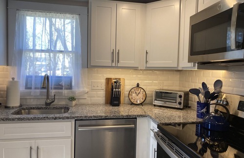 Narragansett Casa | Private home, short walk to Harbour Island beach! Central A/C, family friendly!