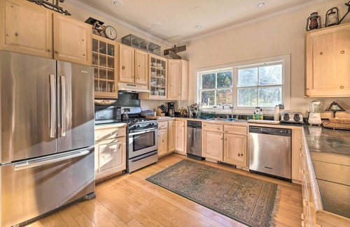Montgomery Center Casa | Private Home w/ Hot Tub Near Jay Peak Slopes