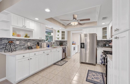 Florida North Atlantic Coast Casa | Private Home with Beautiful Backyard & Pool Close to Beach in Palm Beach Gardens