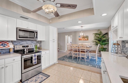 Florida North Atlantic Coast Casa | Private Home with Beautiful Backyard & Pool Close to Beach in Palm Beach Gardens