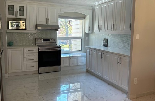 Mississauga Valleys Casa | Private home with large bedroom and spacious common areas with patio.