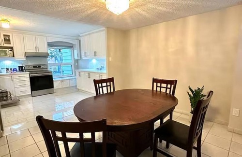Mississauga Valleys Casa | Private home with large bedroom and spacious common areas with patio.