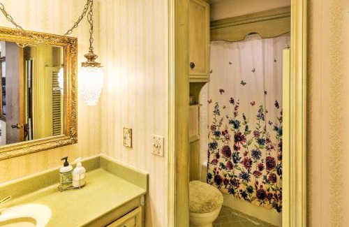 South Tulsa Casa | Private Home with Hot Tub and Patio Near Dtwn Tulsa