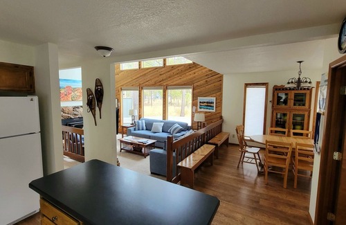 Sunriver Casa | Private home with hot tub, 8 SHARC passes, bike paths, close to Deschutes River