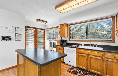 Sunriver Casa | Private home with hot tub, 8 SHARC passes, bike paths, close to Deschutes River
