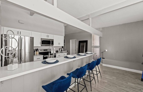 Charleston Preservation Casa | Private home with Pool! Sleeps 16 people