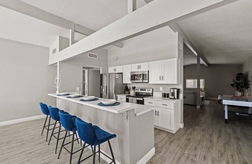 Charleston Preservation Casa | Private home with Pool! Sleeps 16 people