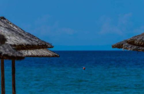 Flogita Apartamento | Private home with spacious garden & veranda - Flogita beach