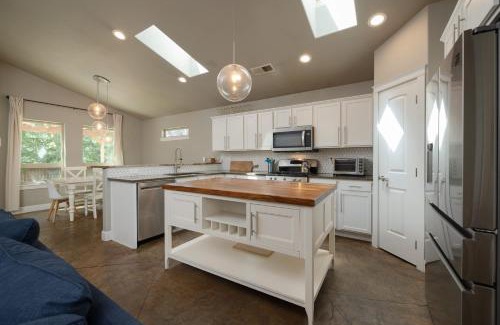 Boyd Acres Casa | Private Hot-Tub- 3 BDR for 8 Pet's OK
