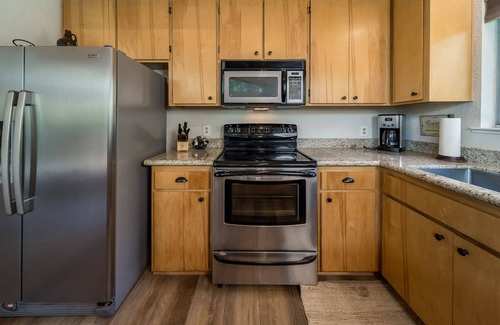Arnold Cabina | PRIVATE HOT TUB + ACCESS TO BLS RECREATION CENTER