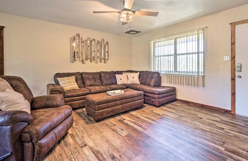 Broken Bow Casa | Private Hot Tub and Yard Secluded Broken Bow Home!